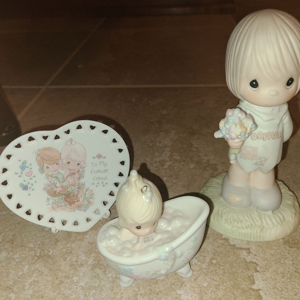 Precious Moments Figurine Set - Cream and White